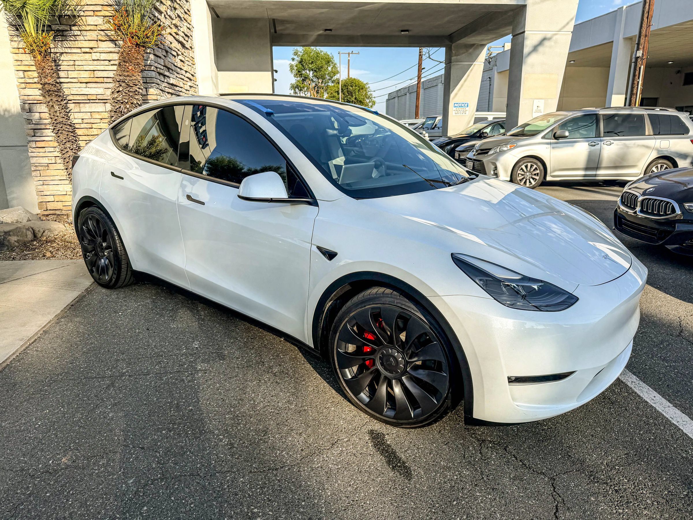 Used 2023 Tesla Model Y Performance AWD/4WD image 2