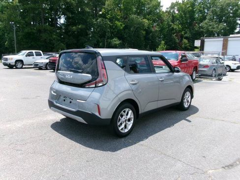Used 2025 Kia Soul LX w/ LX Technology Package FWD image 6