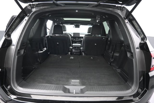 Used 2025 Honda Pilot TrailSport image 32