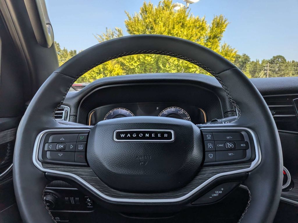 Used 2024 Jeep Wagoneer Series II AWD/4WD image 28