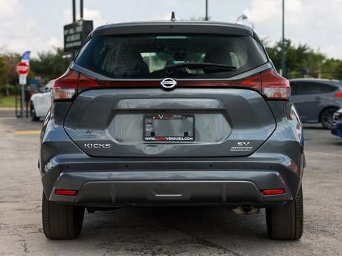 Used 2021 Nissan Kicks SV FWD image 10