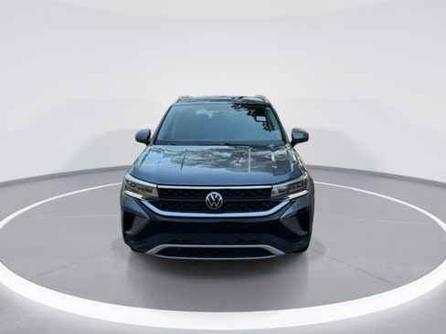 Used 2022 Volkswagen Taos SE FWD image 3