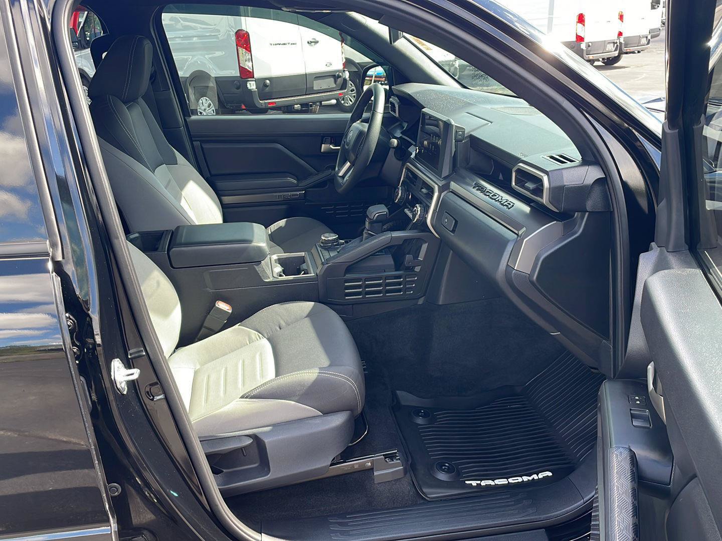 Used 2025 Toyota Tacoma TRD Sport AWD/4WD image 25