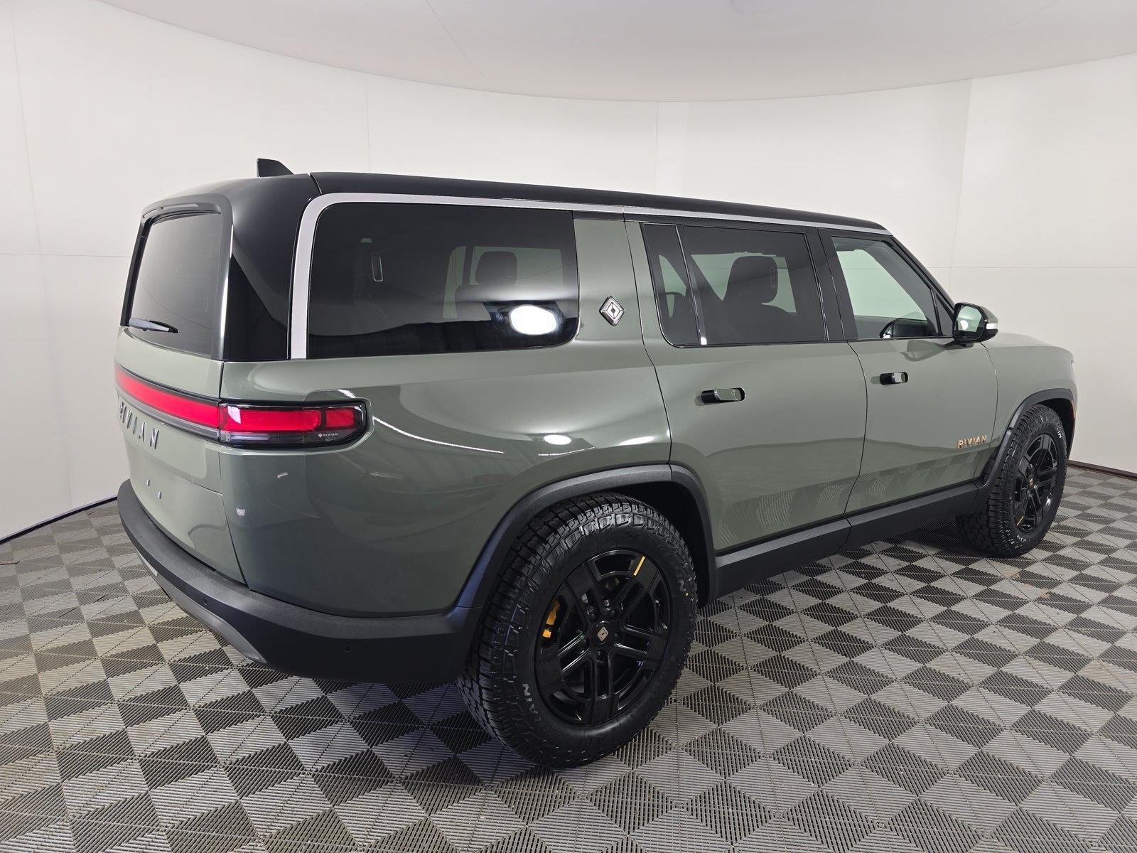 Used 2022 Rivian R1S Launch Edition Quad AWD/4WD image 5