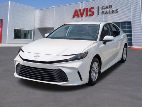 Used 2025 Toyota Camry LE image 1