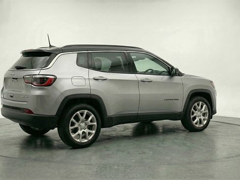 Used 2025 Jeep Compass Limited AWD/4WD image 9