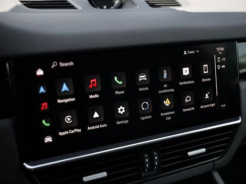 Used 2022 Porsche Cayenne Platinum Edition image 37