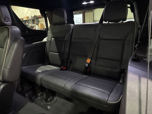 Used 2023 GMC Yukon SLT w/ SLT Luxury Package image 33