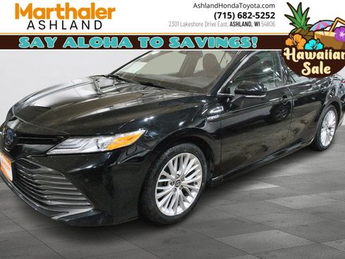 Used 2018 Toyota Camry XLE image 3