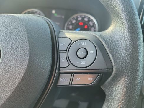 Used 2022 Toyota RAV4 XLE image 29