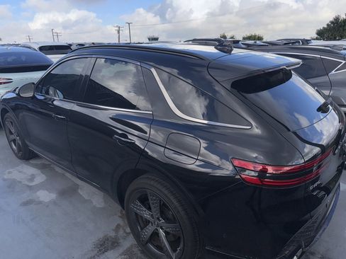 Used 2023 Genesis GV70 2.5T Sport Prestige w/ Sport Prestige Package image 7