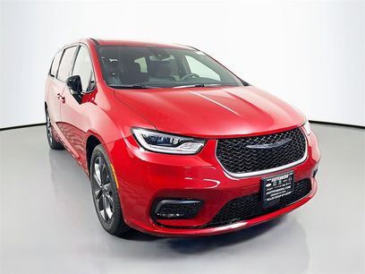 New 2026 Chrysler Pacifica Select