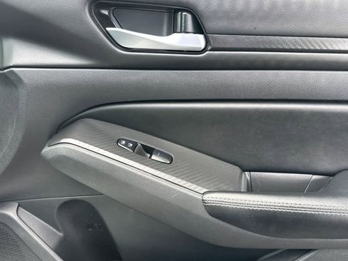 Used 2024 Nissan Altima 2.5 SV FWD image 17