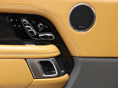 Used 2022 Land Rover Range Rover Long Wheelbase Autobiography image 10