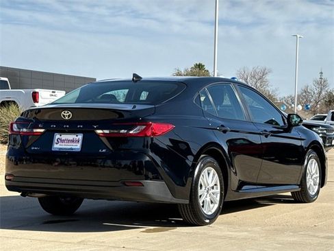 Used 2025 Toyota Camry LE image 8