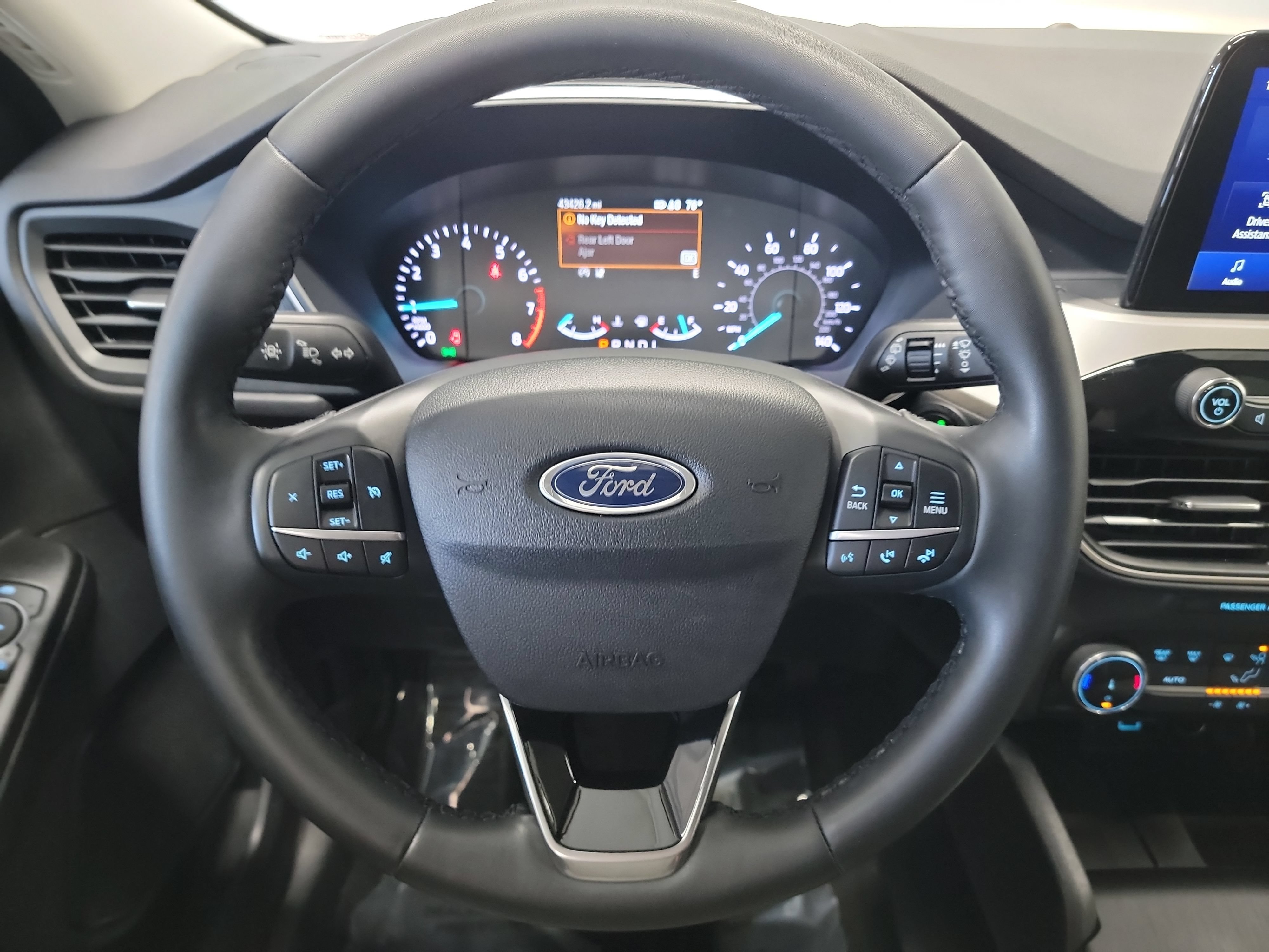 Used 2022 Ford Escape SE w/ SE Sport Appearance Package FWD image 17