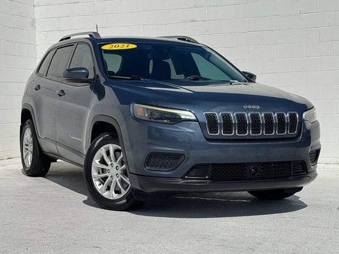 Used 2021 Jeep Cherokee Latitude FWD image 2