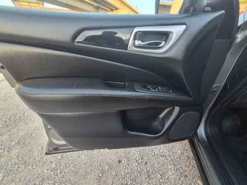 Used 2019 Nissan Pathfinder SV FWD image 26