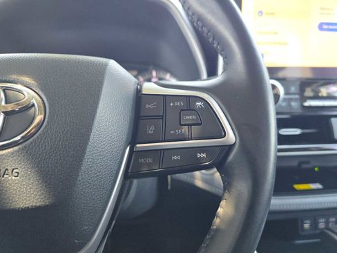 Used 2023 Toyota Highlander XLE FWD image 32