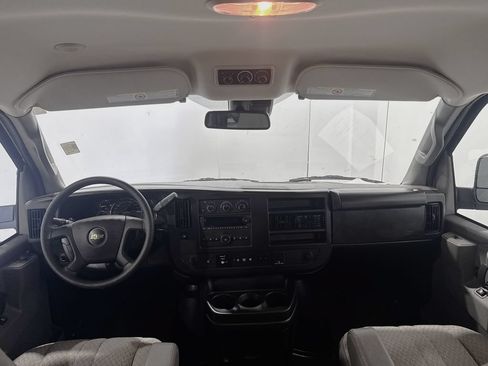 Used 2025 Chevrolet Express 3500 LT w/ LT Preferred Equipment Group RWD image 2