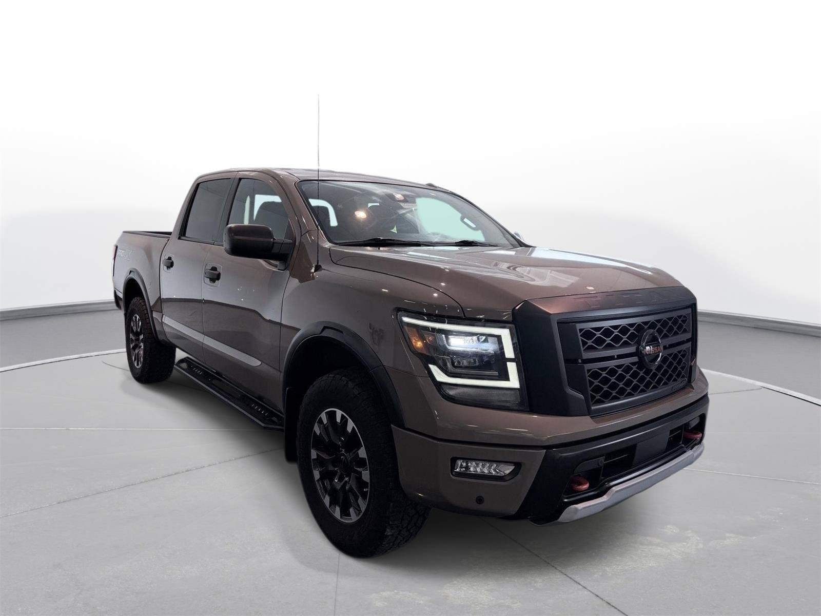 Used 2021 Nissan Titan PRO-4X w/ Pro-4x Utility Package AWD/4WD image 8