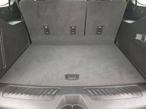 Used 2023 GMC Yukon XL SLT w/ SLT Luxury Package RWD image 9