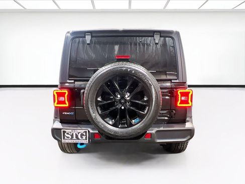 Used 2023 Jeep Wrangler Unlimited Sahara w/ Cold Weather Group AWD/4WD image 5