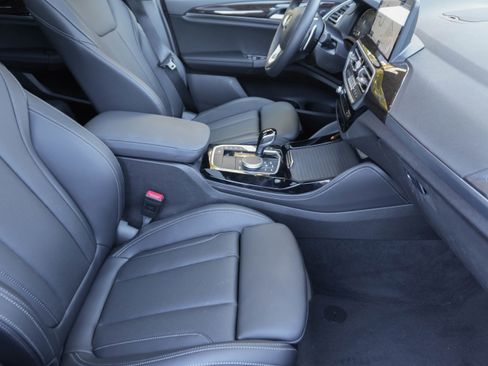 Certified 2025 BMW X4 xDrive30i image 13