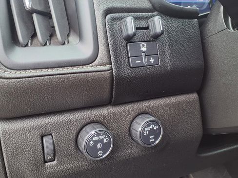 Used 2021 GMC Canyon Denali image 27