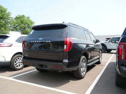 Used 2025 Ford Expedition Active AWD/4WD image 5