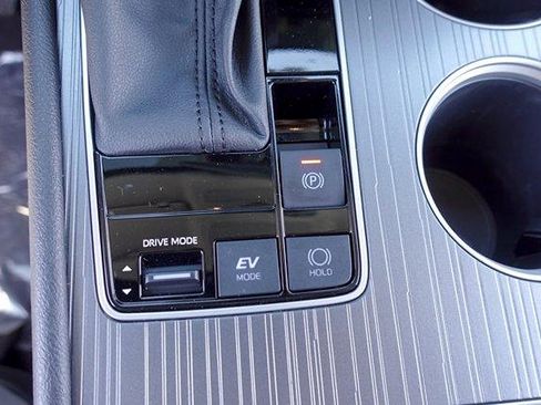 Certified 2025 Toyota Sienna LE FWD image 17