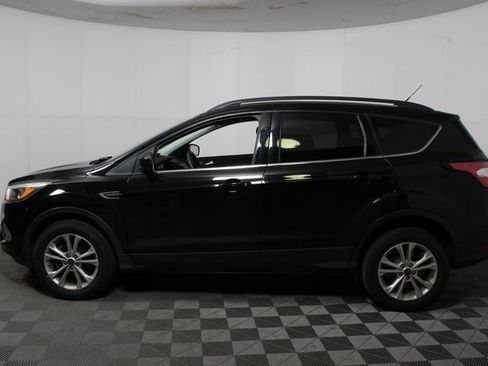 Used 2018 Ford Escape SE w/ Ford Safe & Smart Package image 4