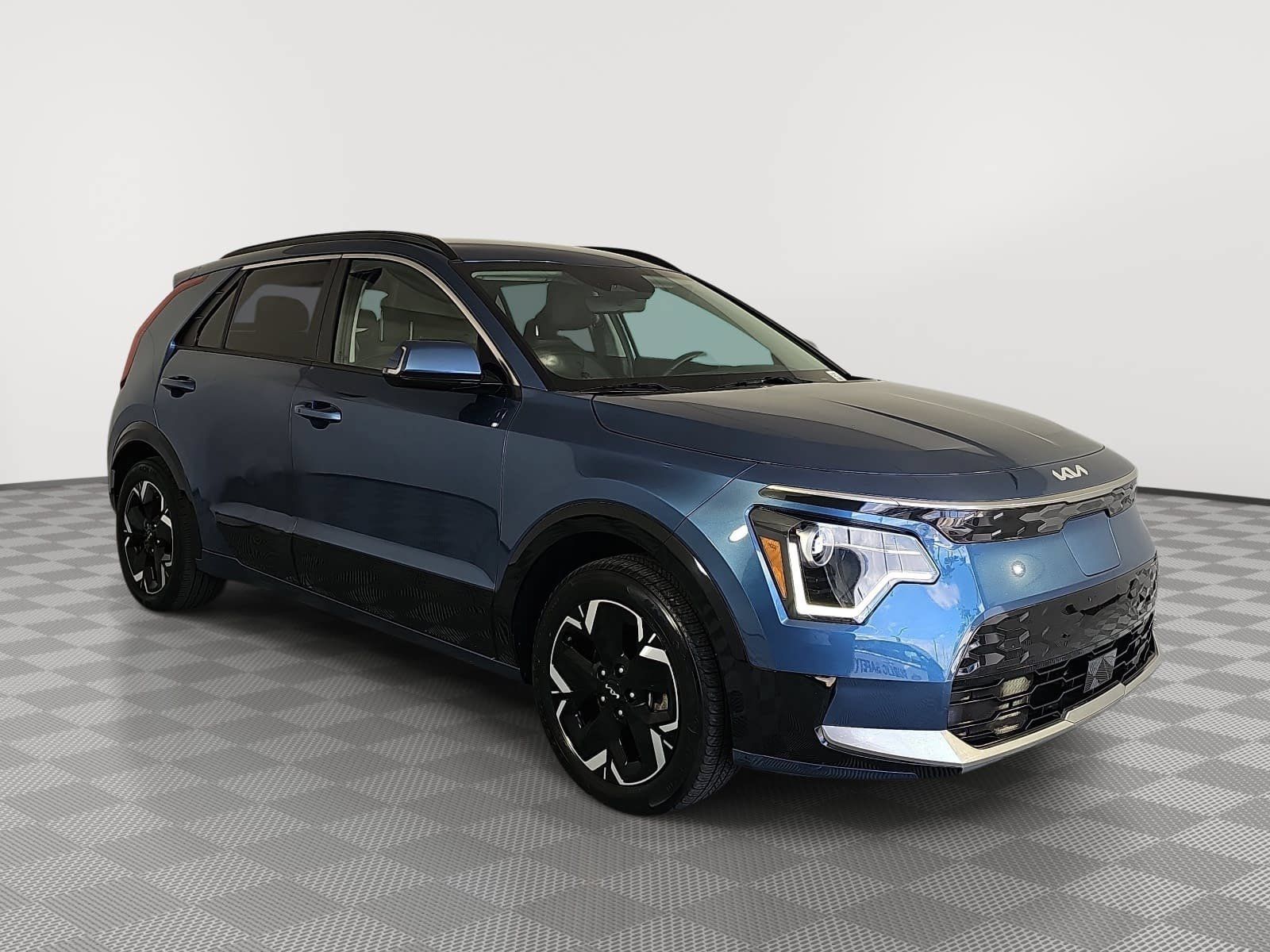 Used 2023 Kia Niro Wind w/ Wind Preserve Package FWD image 2