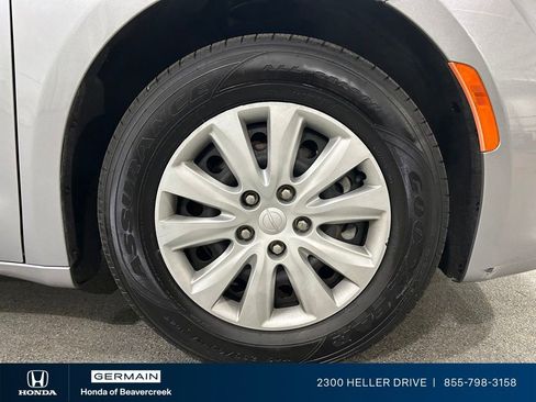 Used 2021 Chrysler Voyager L FWD image 12