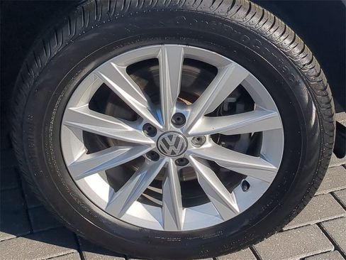 Used 2017 Volkswagen Tiguan Limited w/ Premium Package image 12