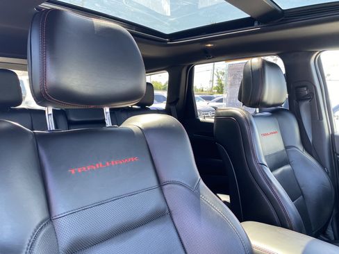 Used 2018 Jeep Grand Cherokee Trailhawk w/ Trailhawk Luxury Group AWD/4WD image 28