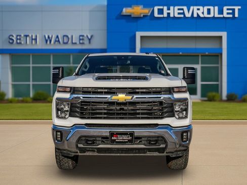 Used 2024 Chevrolet Silverado 2500 LT AWD/4WD image 2