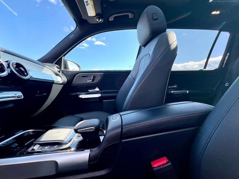 Used 2023 Mercedes-Benz GLB 250 4MATIC image 9