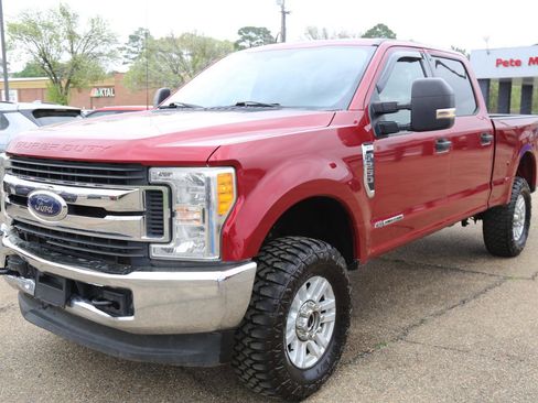 Used 2017 Ford F250 XLT image 1