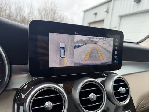 Used 2020 Mercedes-Benz GLC 300 4MATIC image 18