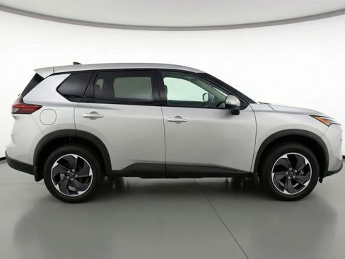 Used 2025 Nissan Rogue SV image 8