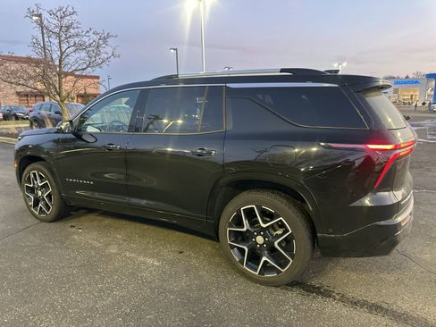 Used 2025 Chevrolet Traverse High Country image 9