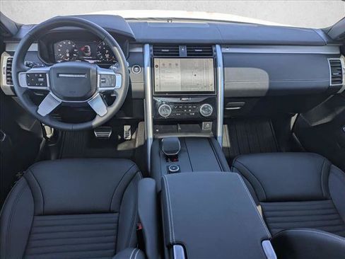 Certified 2025 Land Rover Discovery Dynamic SE AWD/4WD image 19