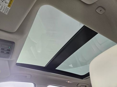 Used 2023 Nissan Rogue SL image 25