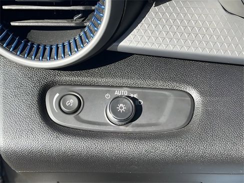 Used 2025 Chevrolet Trax LS w/ LS Convenience Package image 20