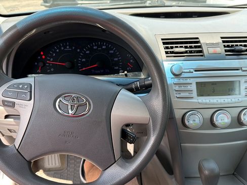 Used 2011 Toyota Camry LE FWD image 17