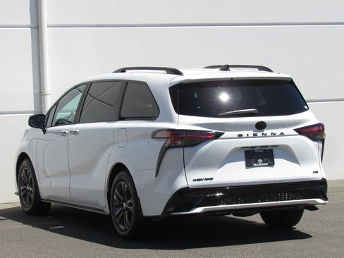 Used 2026 Toyota Sienna XSE AWD/4WD image 5