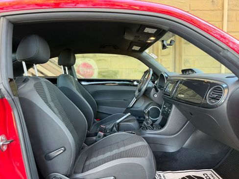 Used 2012 Volkswagen Beetle 2.0T image 18