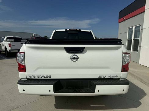 Used 2022 Nissan Titan SV AWD/4WD image 5