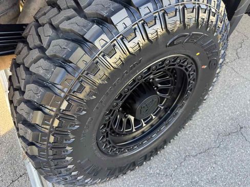 Used 2024 GMC Sierra 2500 AT4 w/ AT4 Premium Plus Package image 34